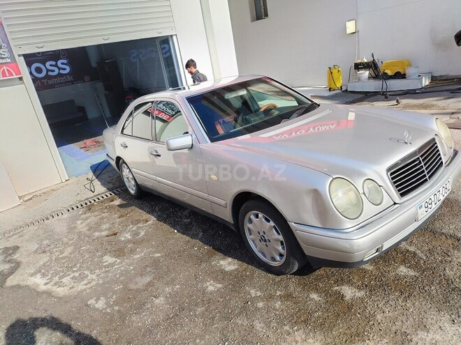 Mercedes E 240 1999, 279,600 km - 2.4 l - Bakı
