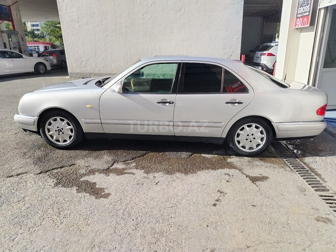 Mercedes E 240 1999, 279,600 km - 2.4 l - Bakı