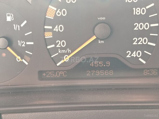 Mercedes E 240 1999, 279,600 km - 2.4 l - Bakı