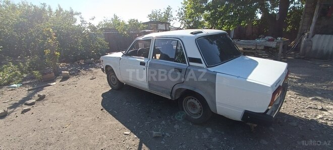 LADA (VAZ) 2107 2002, 28,000 km - 1.6 л - Qax