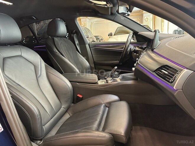 BMW 530e-12