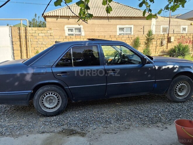 Mercedes E 280 1993, 300,000 km - 2.8 l - Bakı
