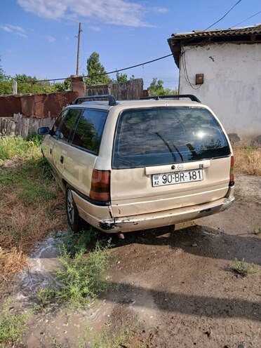 Opel Astra 1997, 200,000 km - 1.6 l - Yevlax