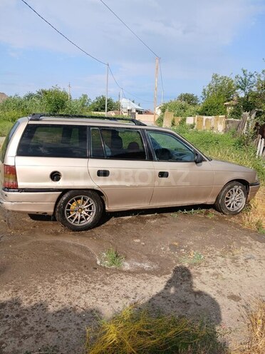 Opel Astra 1997, 200,000 km - 1.6 l - Yevlax