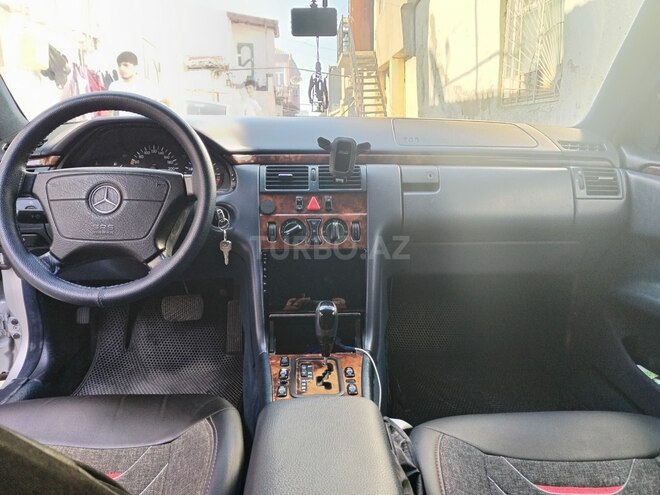 Mercedes E 240 1999, 351,000 km - 2.4 l - Bakı