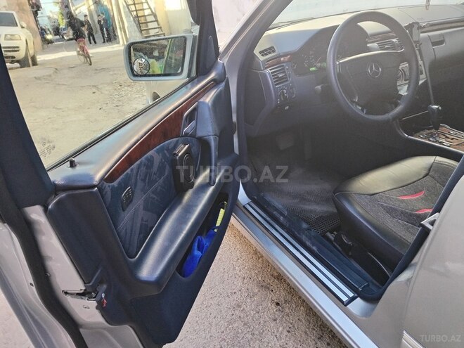 Mercedes E 240 1999, 351,000 km - 2.4 l - Bakı