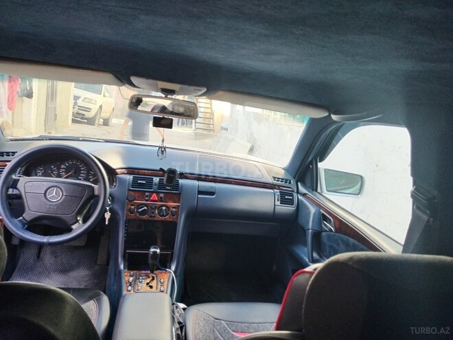 Mercedes E 240 1999, 351,000 km - 2.4 l - Bakı
