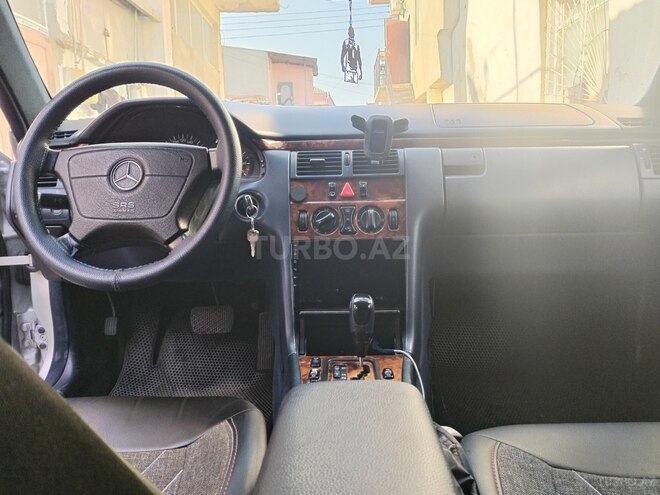 Mercedes E 240 1999, 351,000 km - 2.4 l - Bakı