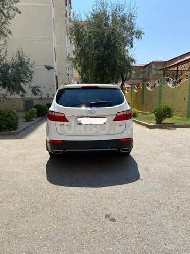 Hyundai Grand Santa Fe-2