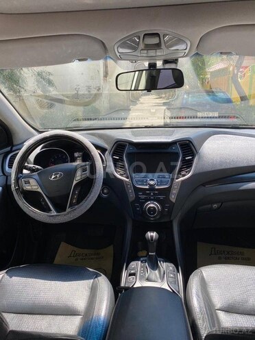 Hyundai Grand Santa Fe-3