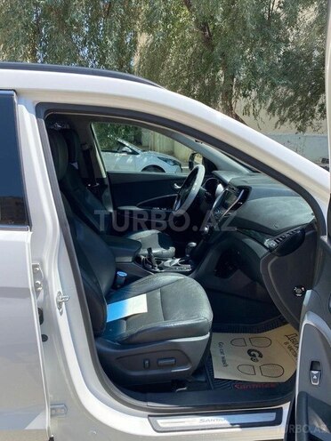 Hyundai Grand Santa Fe-5
