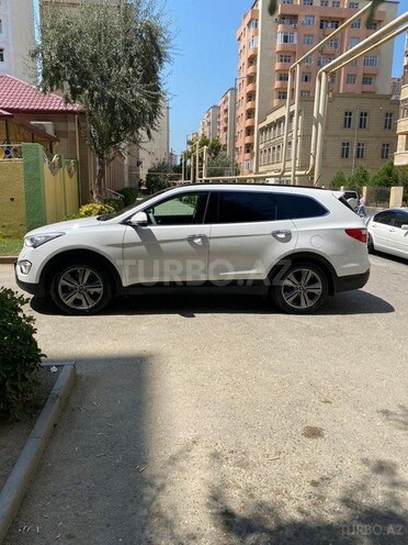 Hyundai Grand Santa Fe-6