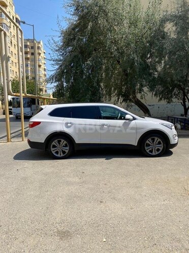 Hyundai Grand Santa Fe-7