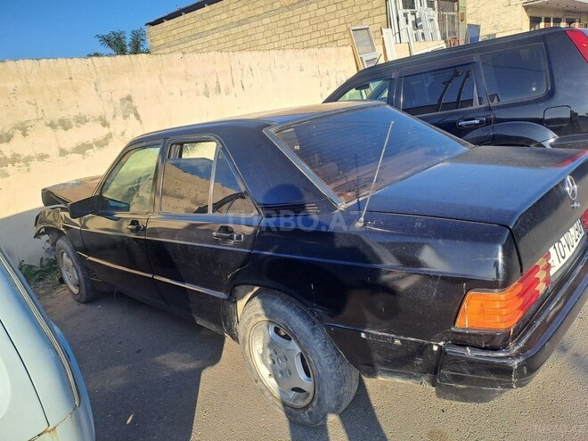 Mercedes 190 1990, 263,870 km - 2.0 l - Quba