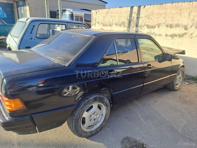 Mercedes 190 1990, 263,870 km - 2.0 l - Quba
