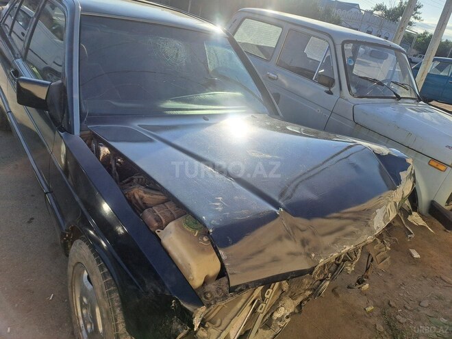 Mercedes 190 1990, 263,870 km - 2.0 l - Quba
