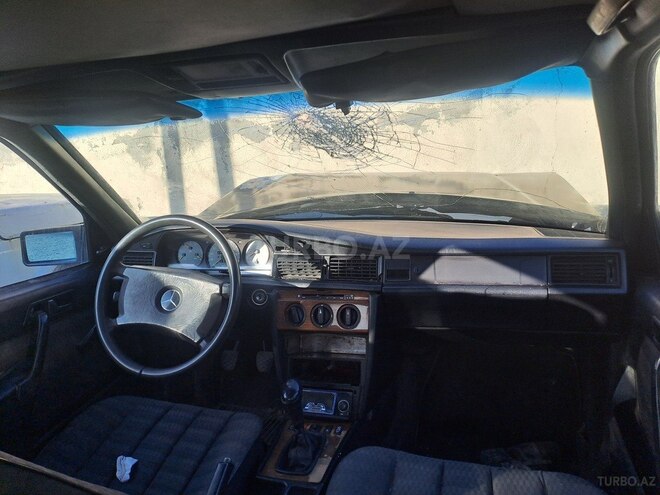 Mercedes 190 1990, 263,870 km - 2.0 l - Quba