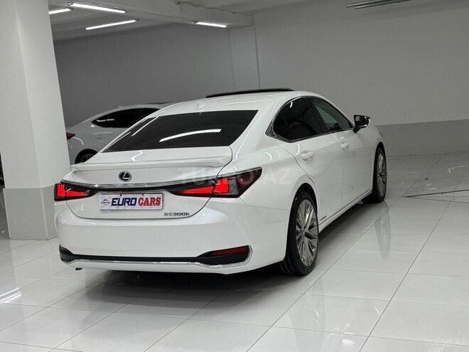 Lexus ES 300h-6