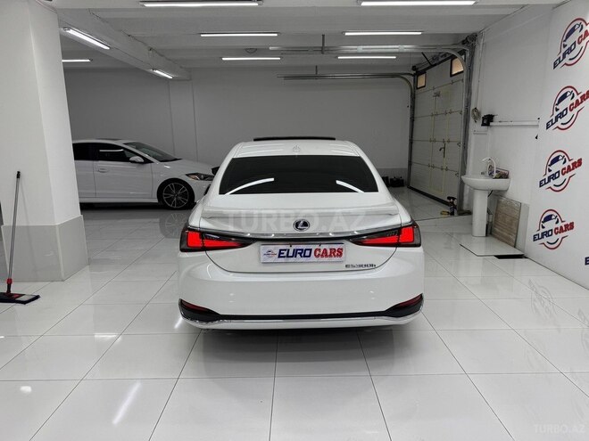 Lexus ES 300h-3