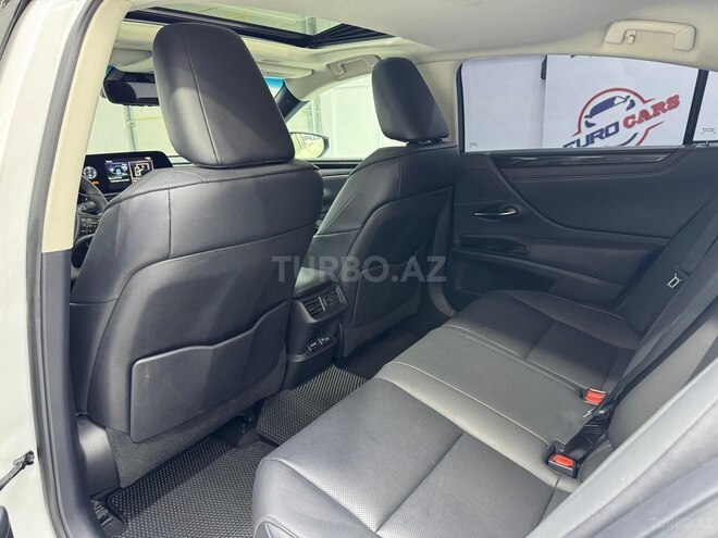 Lexus ES 300h-18