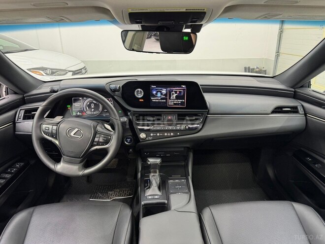 Lexus ES 300h-16