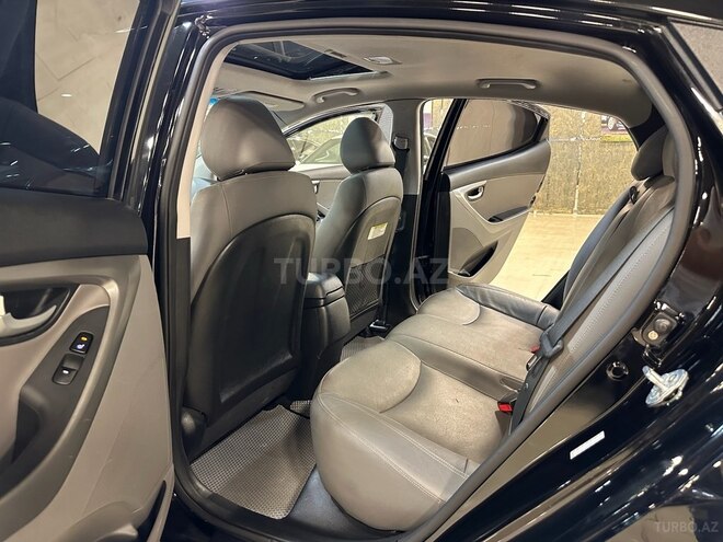 Hyundai Elantra-10
