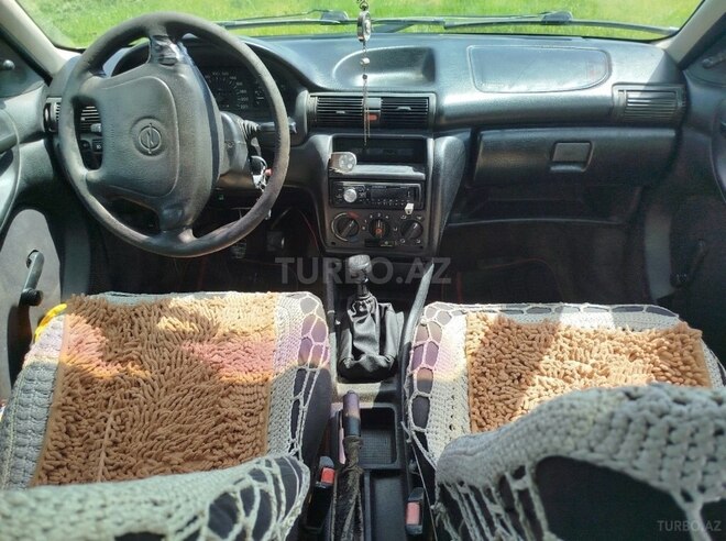 Opel Astra 1996, 120,000 km - 1.6 l - Qusar