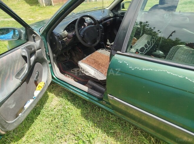 Opel Astra 1996, 120,000 km - 1.6 l - Qusar