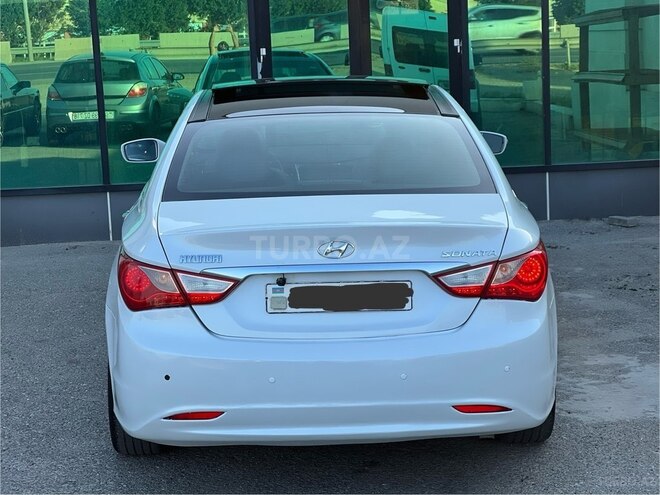 Hyundai Sonata-12