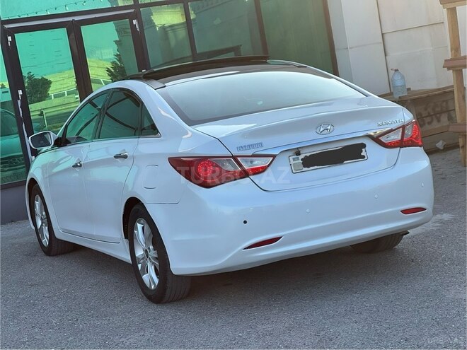Hyundai Sonata-11