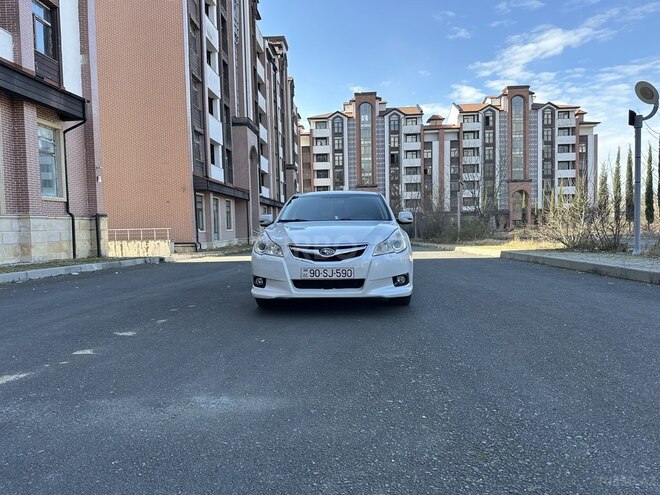 Subaru Legacy-1