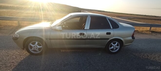 Opel Vectra 1996, 200,000 km - 1.8 l - Siyəzən