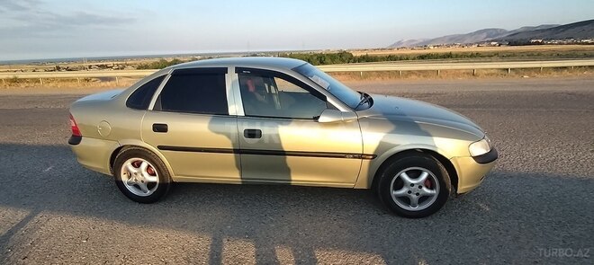 Opel Vectra 1996, 200,000 km - 1.8 l - Siyəzən