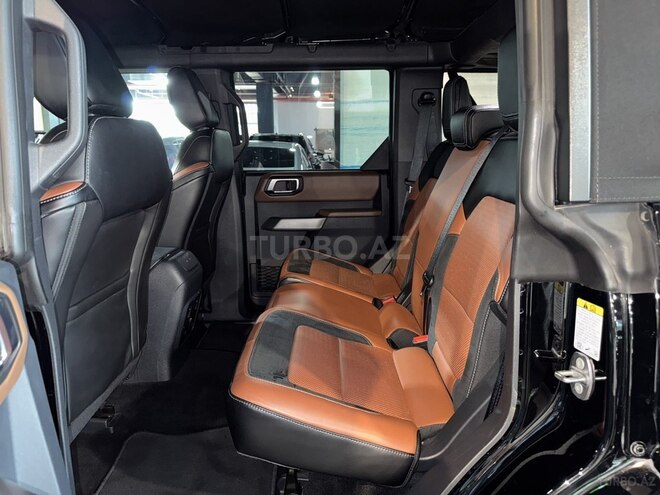 Ford Bronco-12