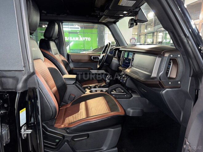 Ford Bronco-10