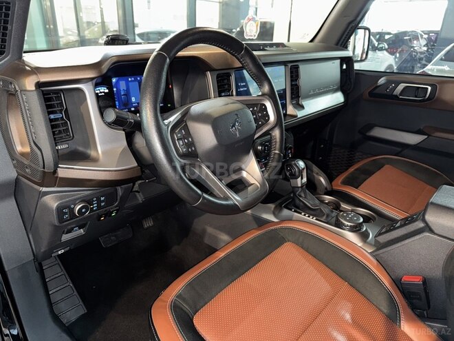 Ford Bronco-8