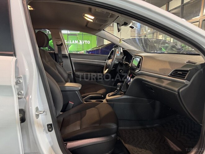 Hyundai Elantra-10