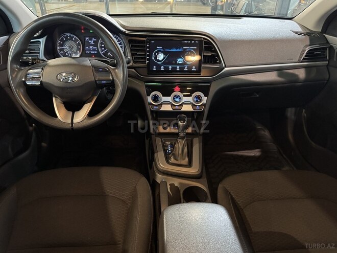 Hyundai Elantra-9
