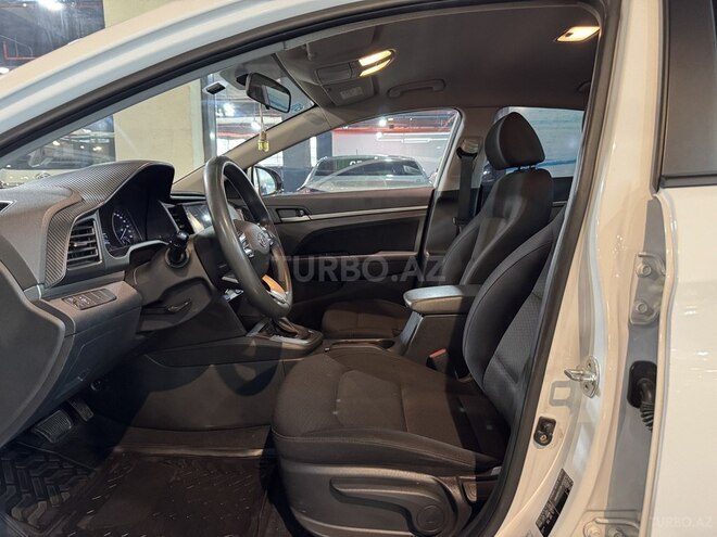 Hyundai Elantra-7