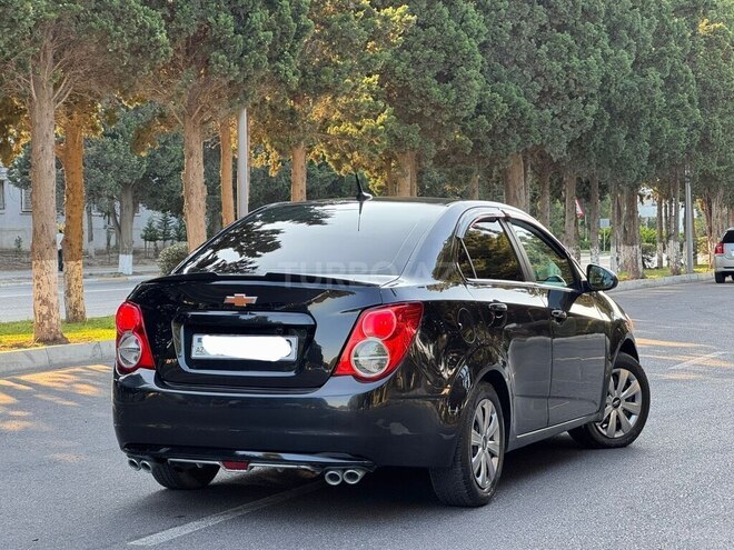 Chevrolet Aveo-8