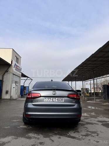 Volkswagen Jetta-5