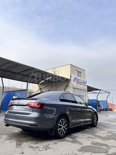 Volkswagen Jetta-9
