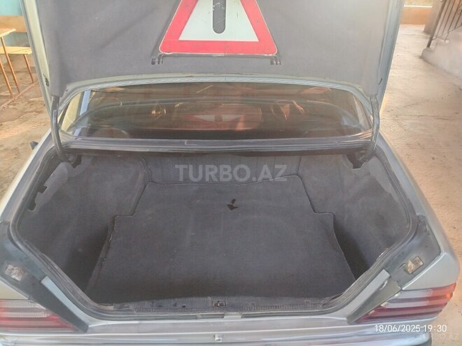 Mercedes E 230 1992, 452,374 km - 2.3 л - Sumqayıt