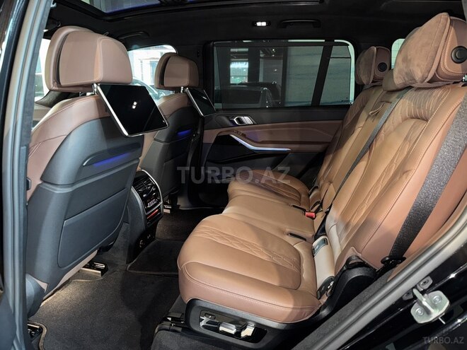 BMW X7-12