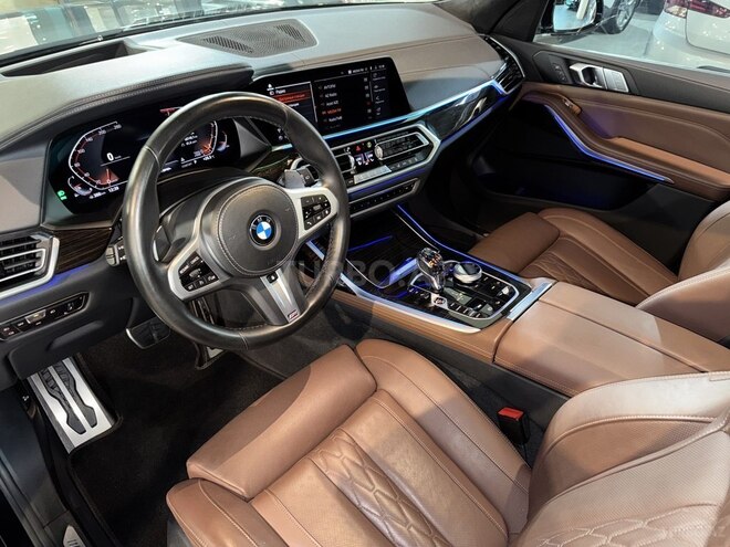 BMW X7-8
