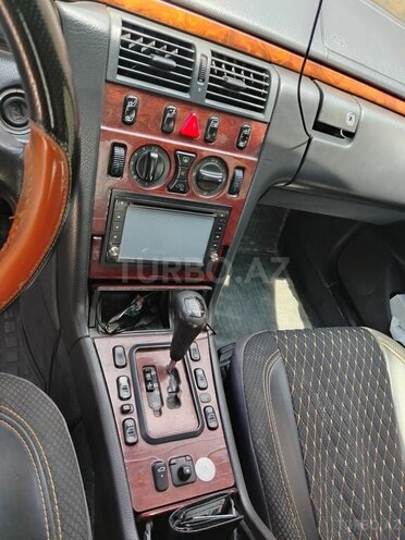 Mercedes E 240 1999, 343,357 km - 2.4 l - Bakı