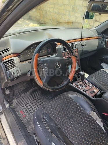 Mercedes E 240 1999, 343,357 km - 2.4 l - Bakı