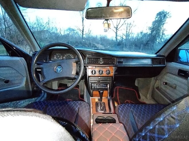 Mercedes 190 1991, 300,000 km - 2.3 л - Qəbələ