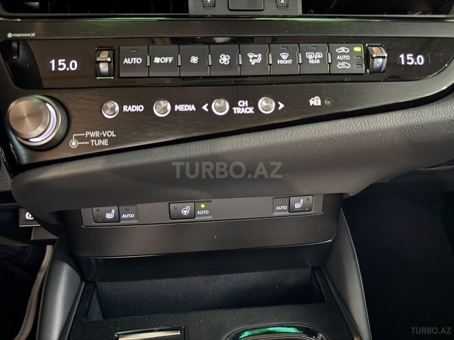 Lexus ES 300h-15