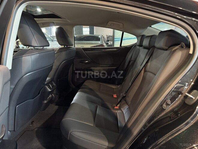 Lexus ES 300h-12
